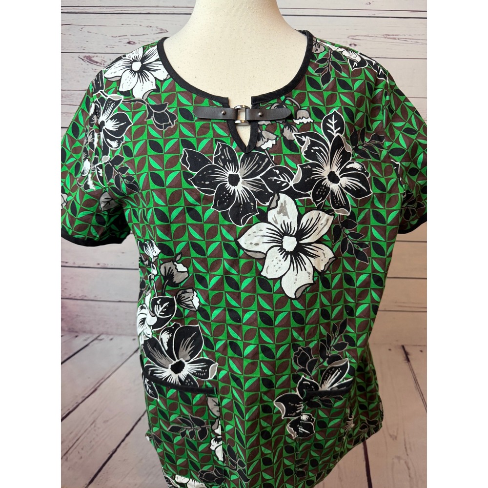 Koi Scrub Top Large Green Floral Shirt 280PR Buckle Womens Nursing NWOT Uniform